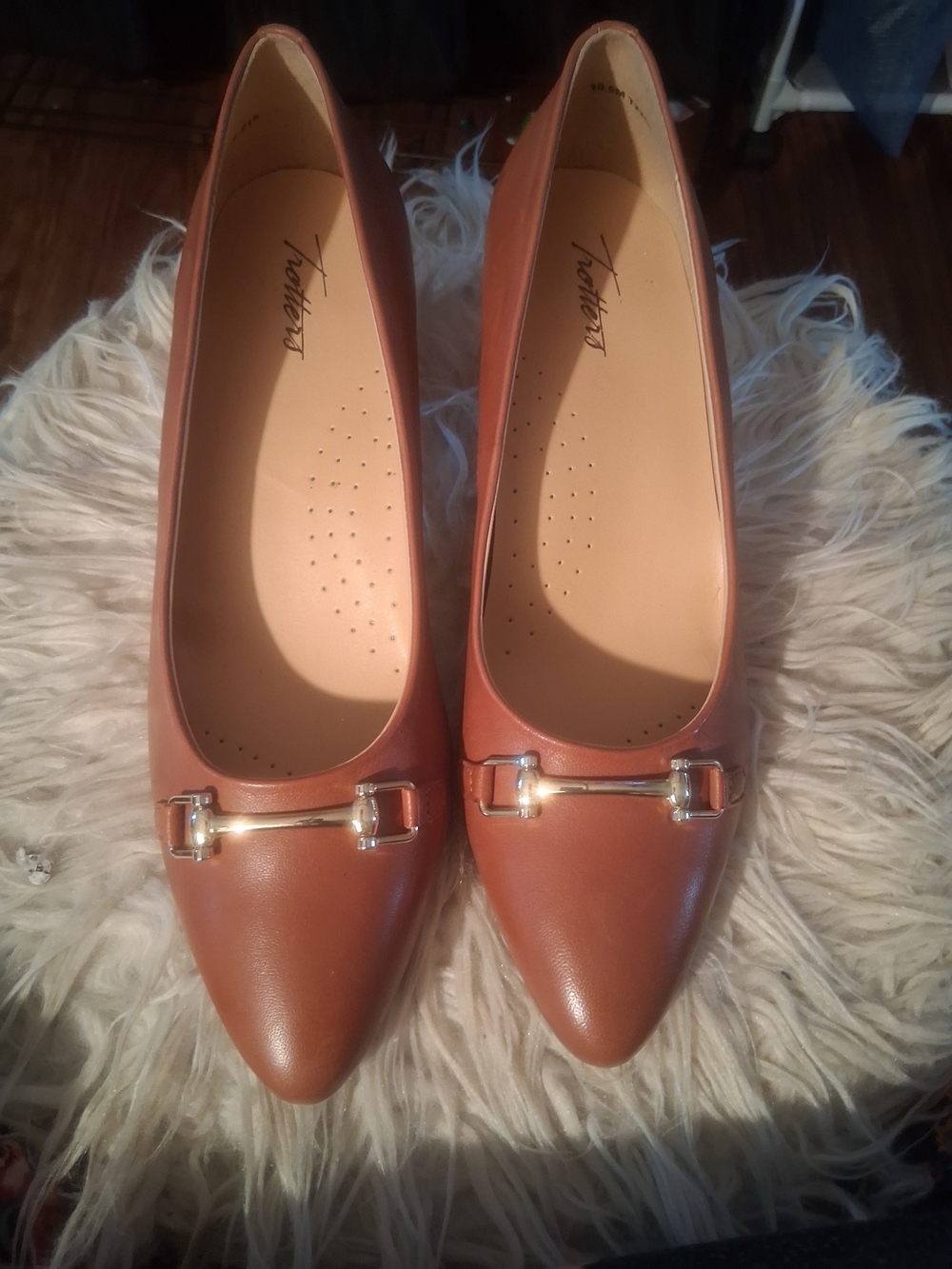 Trotters Women's Pointed Toe Leather Flats in Cognac NWOT